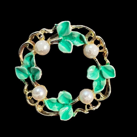 Gerrys Brooch Wreath Faux Pearl Accents Green Enamel Leaves Gold Tone - Picture 1 of 6